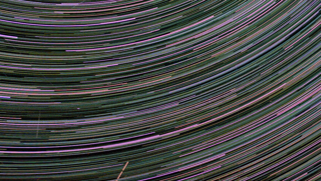 The same crop with straight-line removal on: the bright diagonal is gone and the arcs run unbroken through where it was
